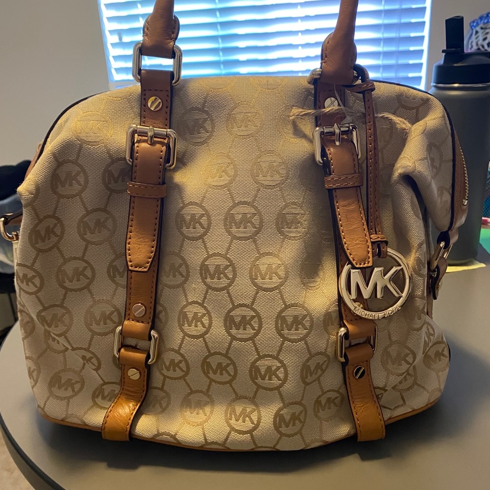 - Michael Kors Bedford Monogram Jacquard  Satchel M - Picture 3 of 8